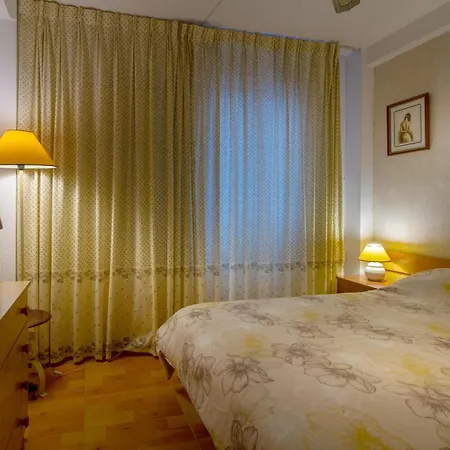 Stunning In With Kitchen Apartment *