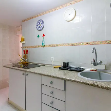Stunning In With Kitchen Apartment *