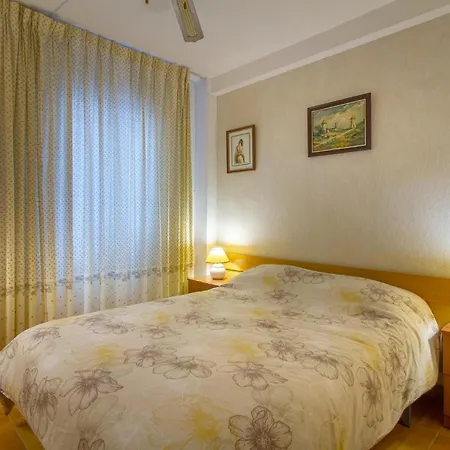 Stunning In With Kitchen * Gandia