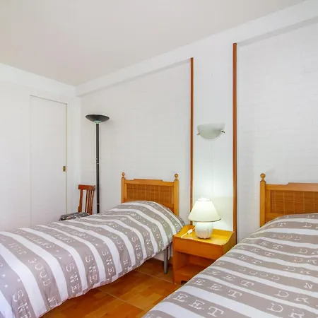 Stunning In With Kitchen Apartment *